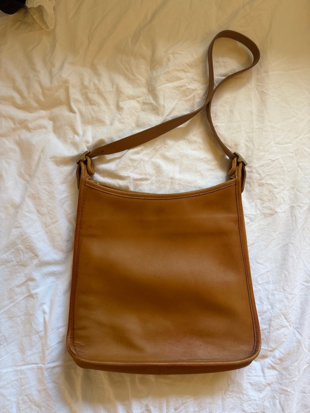 Vintage Coach tan leather shoulder bag